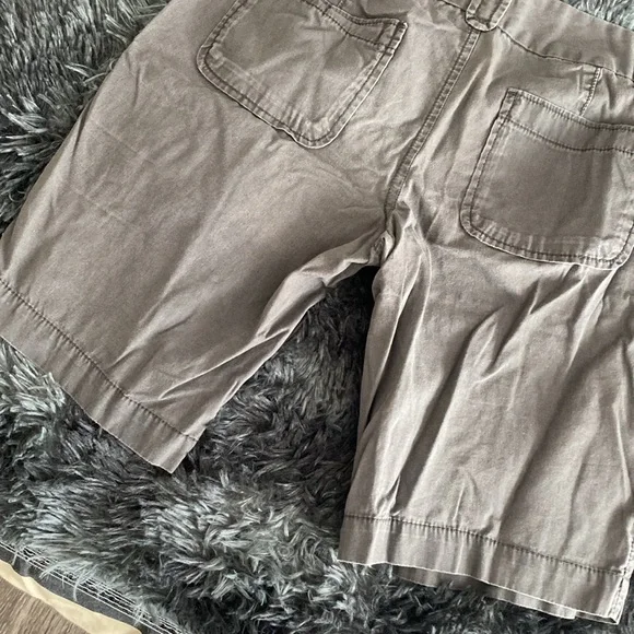 Old Navy dark grey shorts - Picture 9 of 17